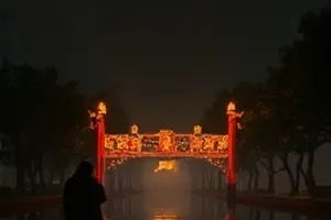 《凌晨四点的面包房》片段精读封面，烤箱暖光与面团特写